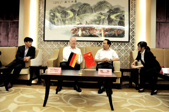 晚宴后陳東市長(zhǎng)與沙爾平會(huì)談