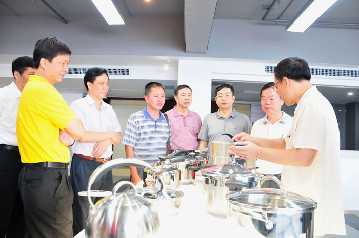 湛江市人大常委副主任高永元一行蒞臨參觀(guān)考察
